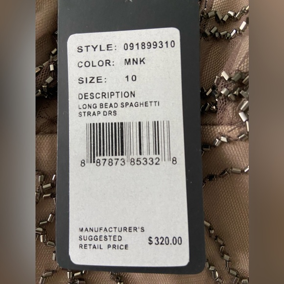 This brand new maxi dress is perfect for a special occasion. - Picture 12 of 13